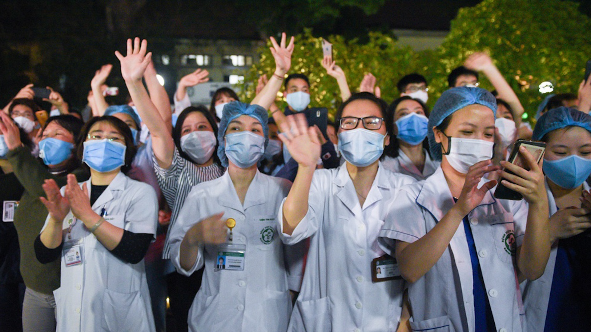 '221 nhan vien o Benh vien Bach Mai nghi viec khong phai bat on' hinh anh