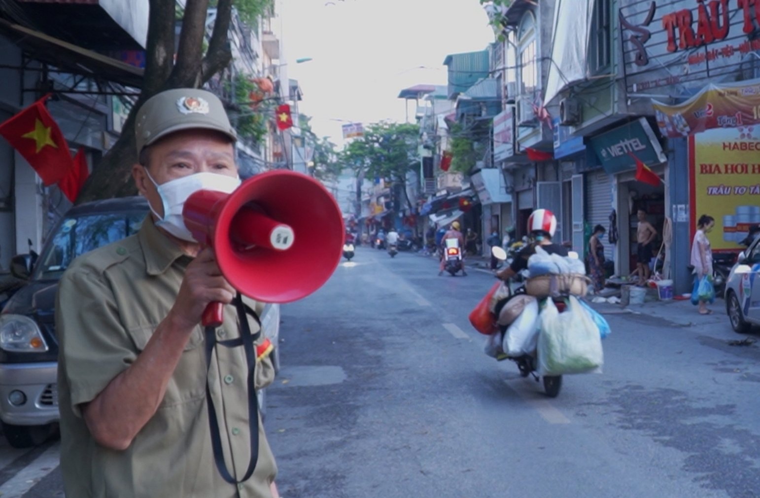 Ngay dau cam cho coc de ngan dich Covid-19 hinh anh