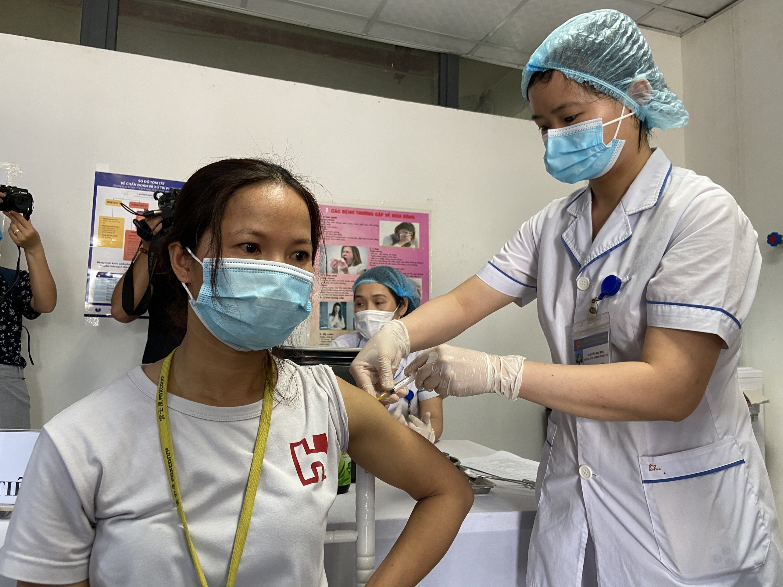 'Toi rat vui vi duoc tiem vaccine Covid-19 som' hinh anh