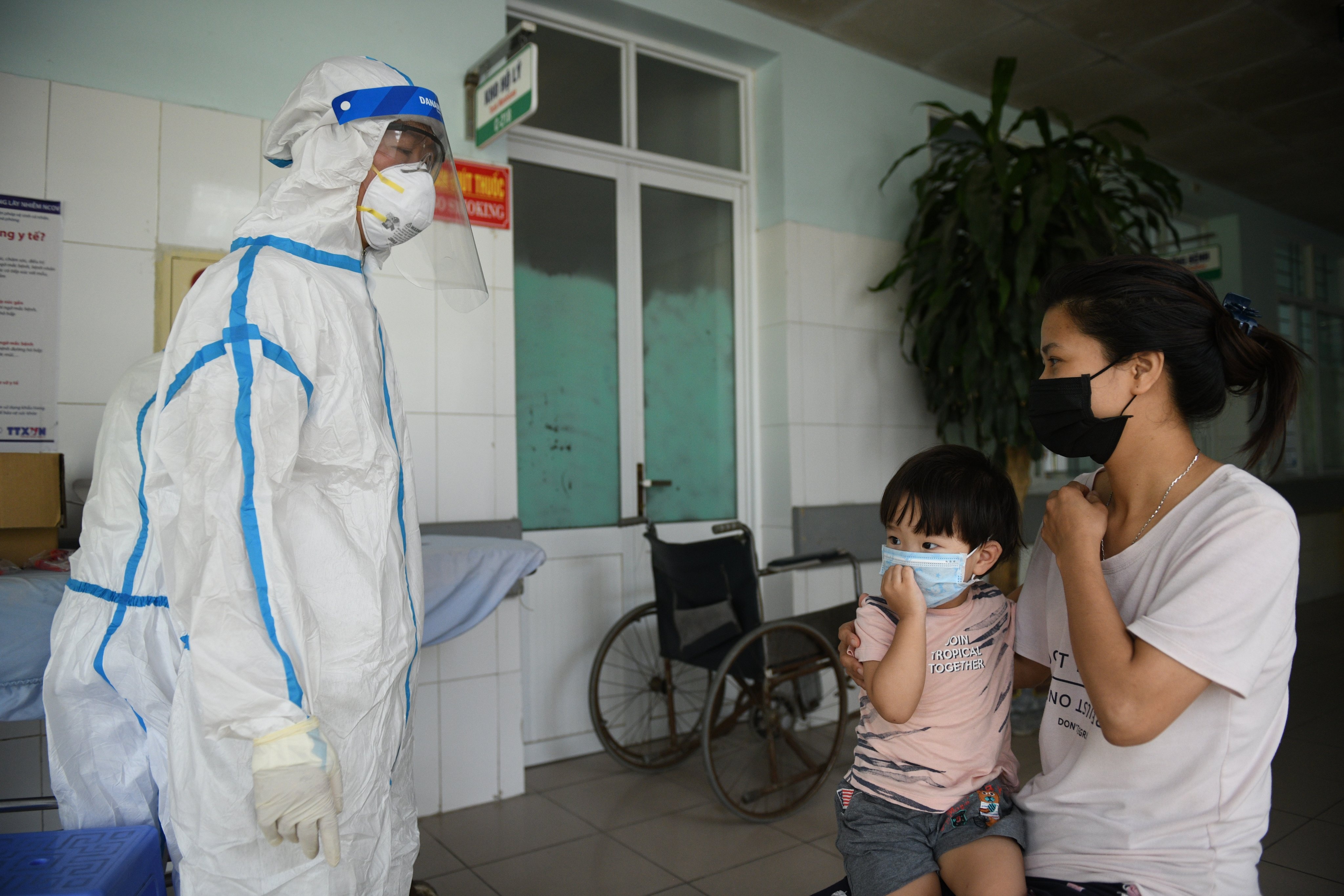 'Toi tung suy sup khi biet con gai 3 tuoi mac Covid-19' hinh anh