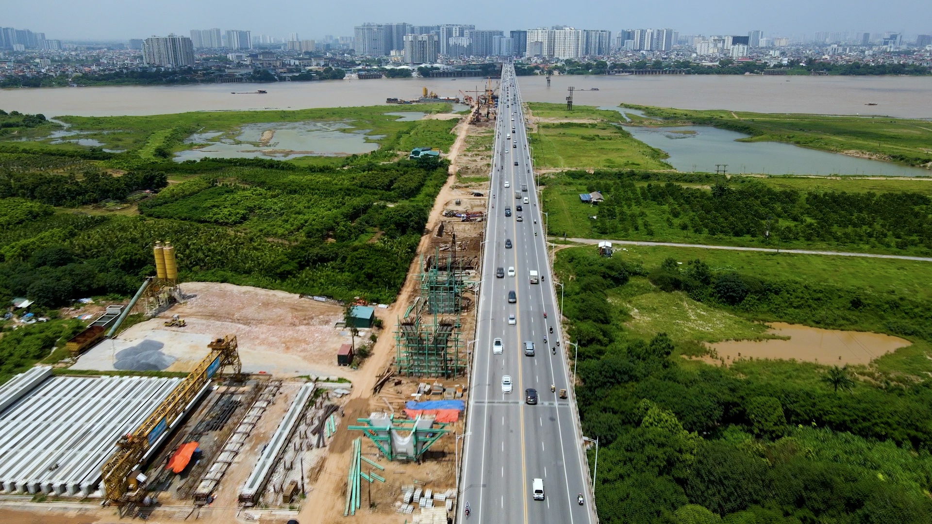 Tren cong truong cau Vinh Tuy giai doan 2 hinh anh