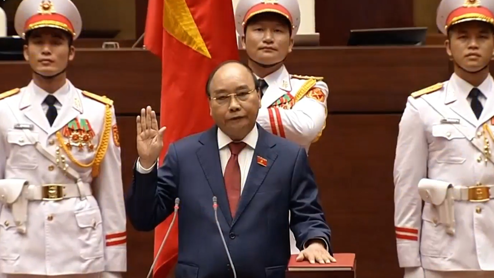 Le tuyen the cua Chu tich nuoc Nguyen Xuan Phuc hinh anh