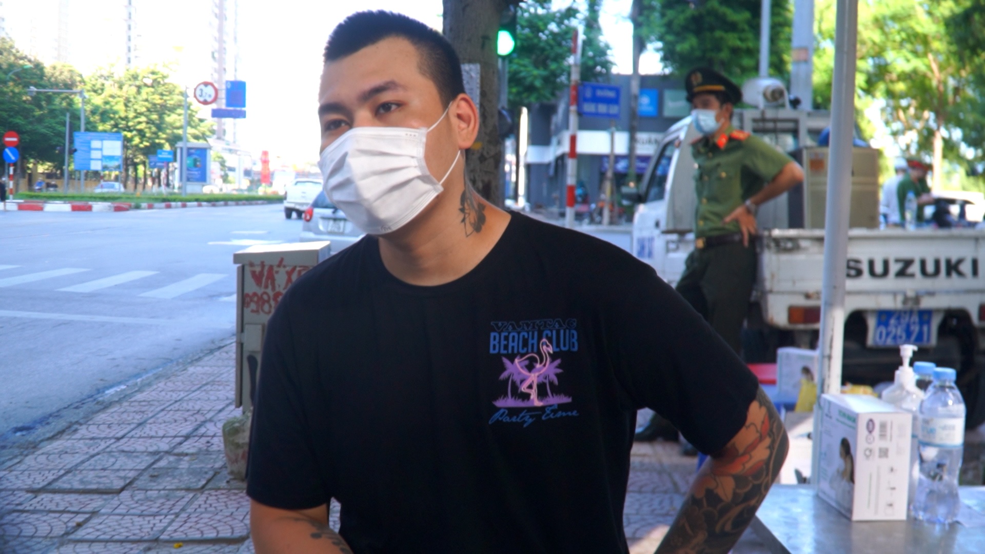 Ra ngoai mua ruou, thanh nien bi xu phat 2 trieu dong hinh anh