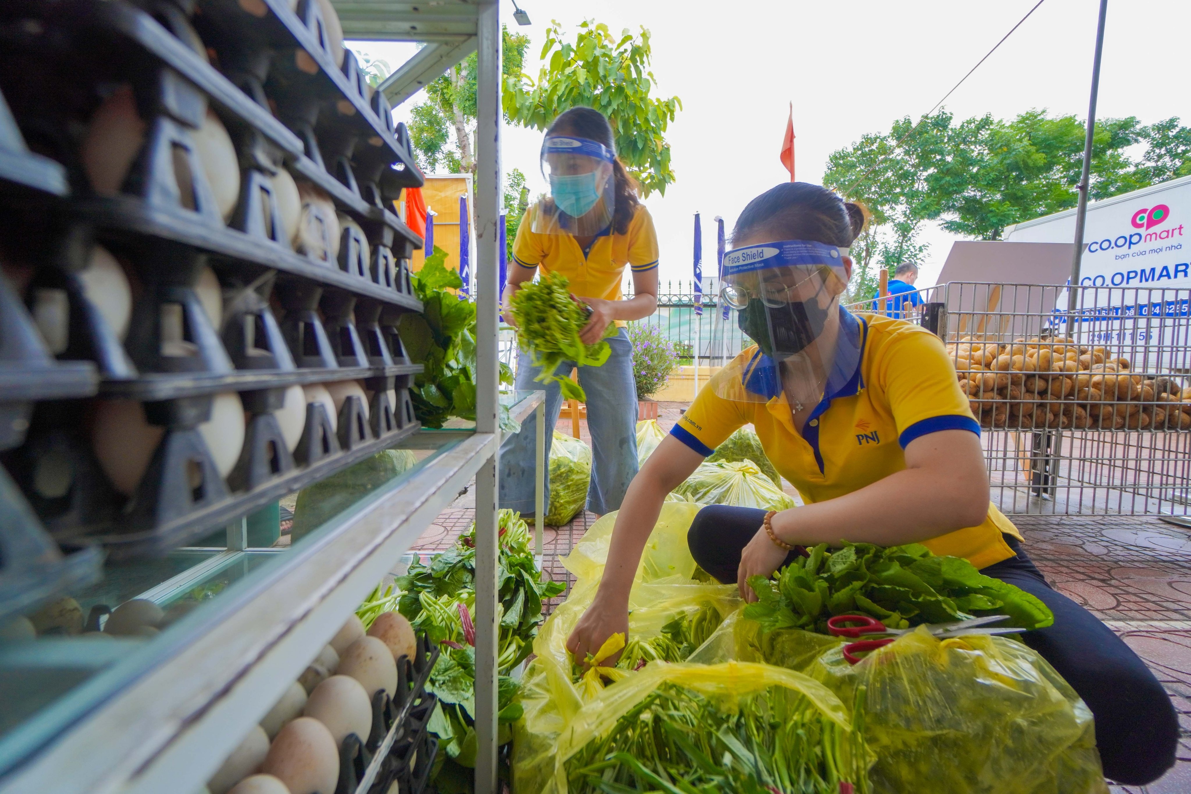 Sieu thi 0 dong ho tro nguoi ngheo, sinh vien mac ket do Covid-19 hinh anh