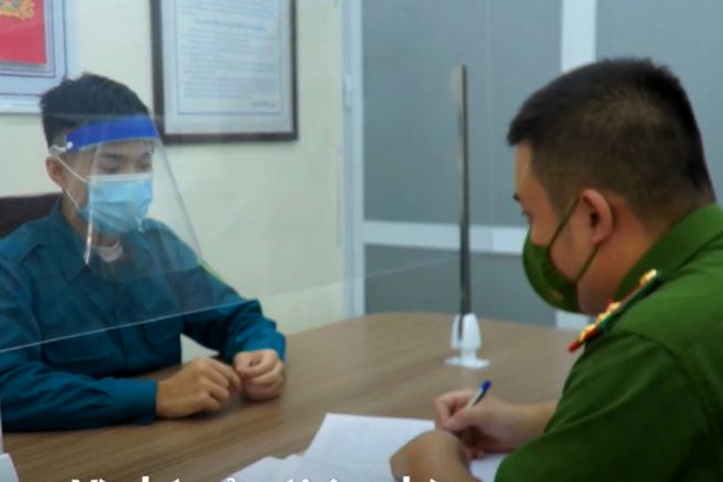 Loi khai nhom gia luc luong chong dich, cuong doat tien nguoi di duong hinh anh