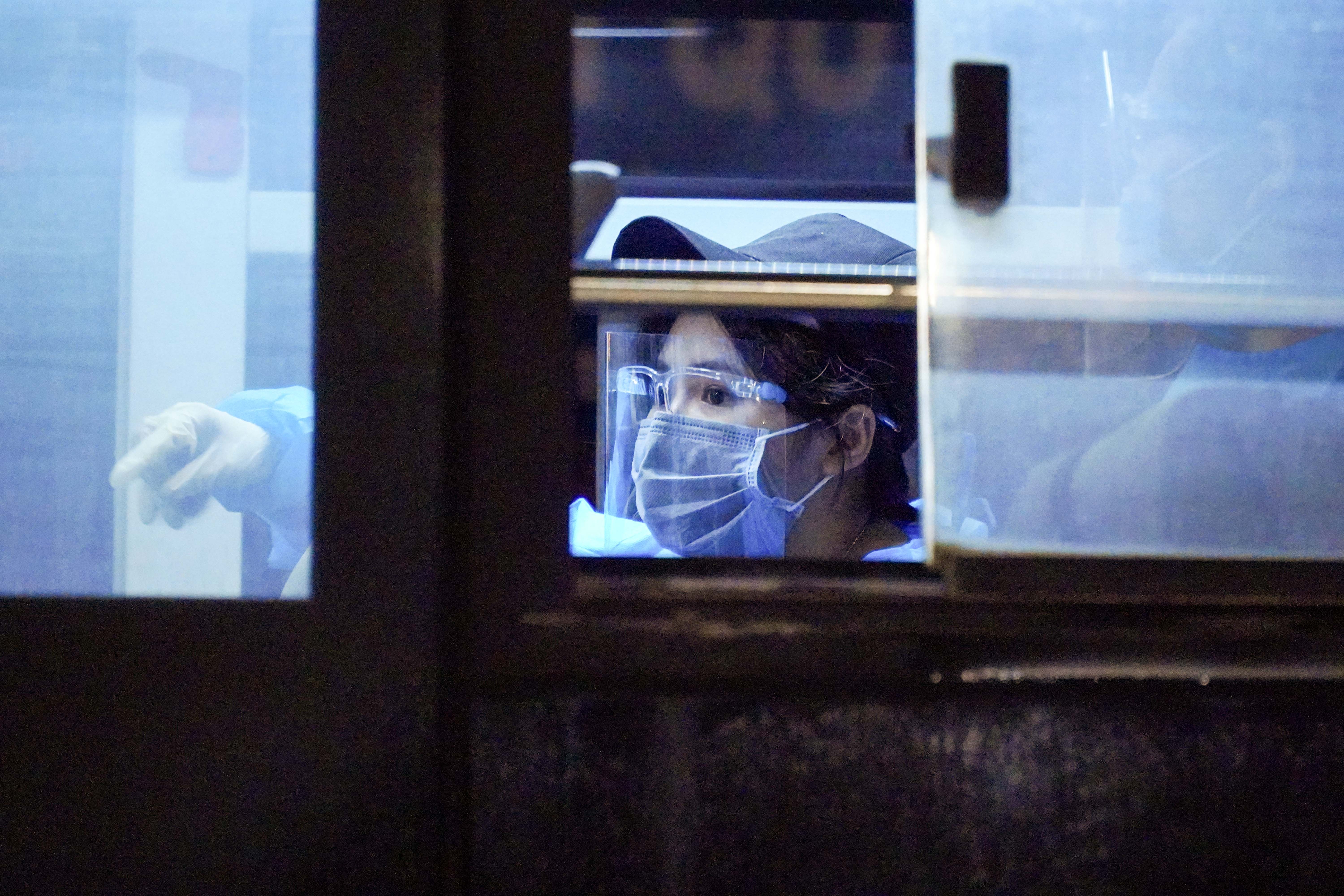 Nguoi dan o o dich Thanh Xuan Trung di cach ly tap trung hinh anh