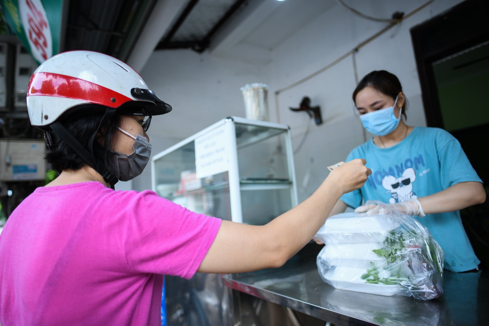 Bun dau, bun cha dat hang khi vung xanh Ha Noi mo cua tro lai hinh anh