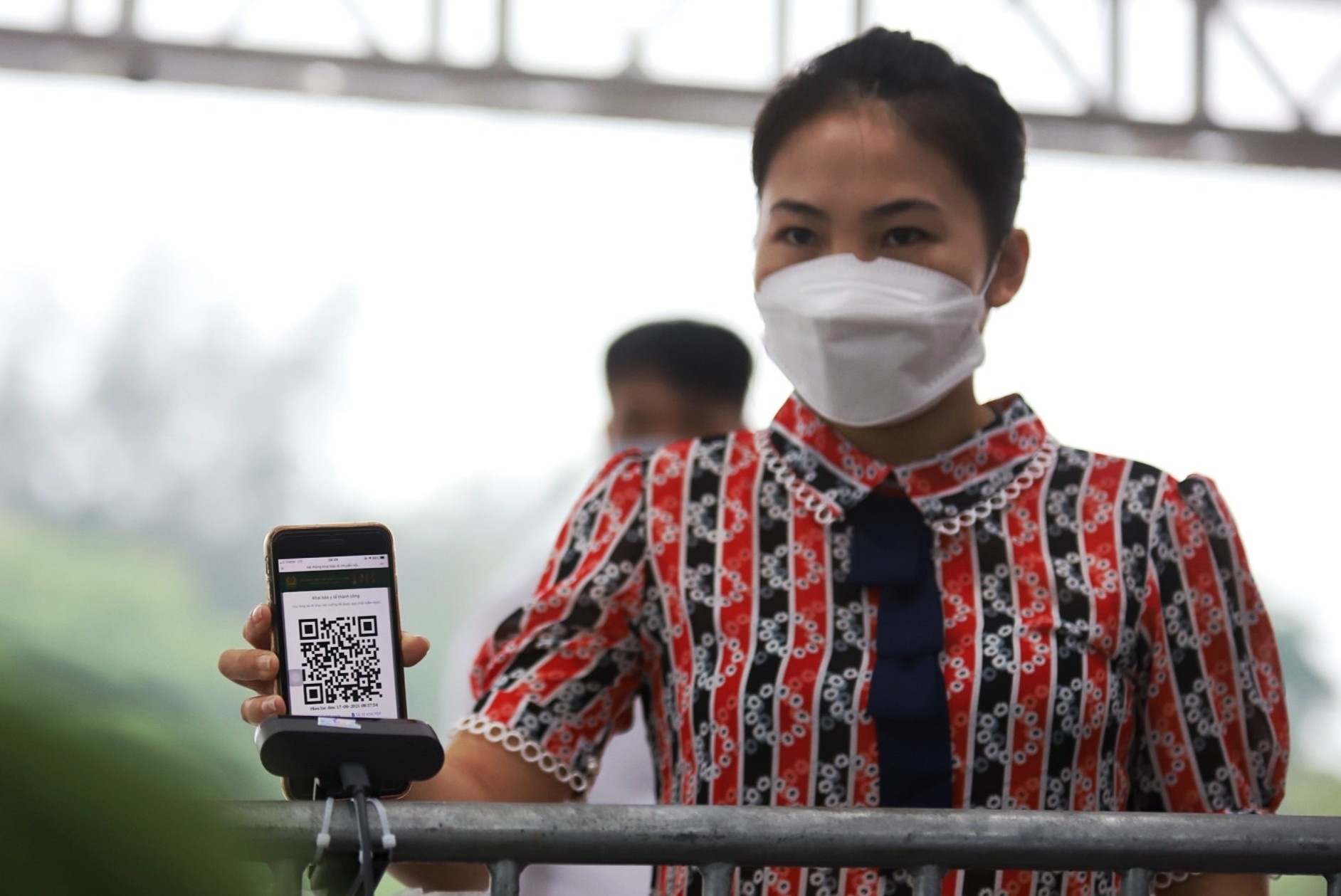 Quet ma QR de qua chot kiem soat tai Ha Noi hinh anh