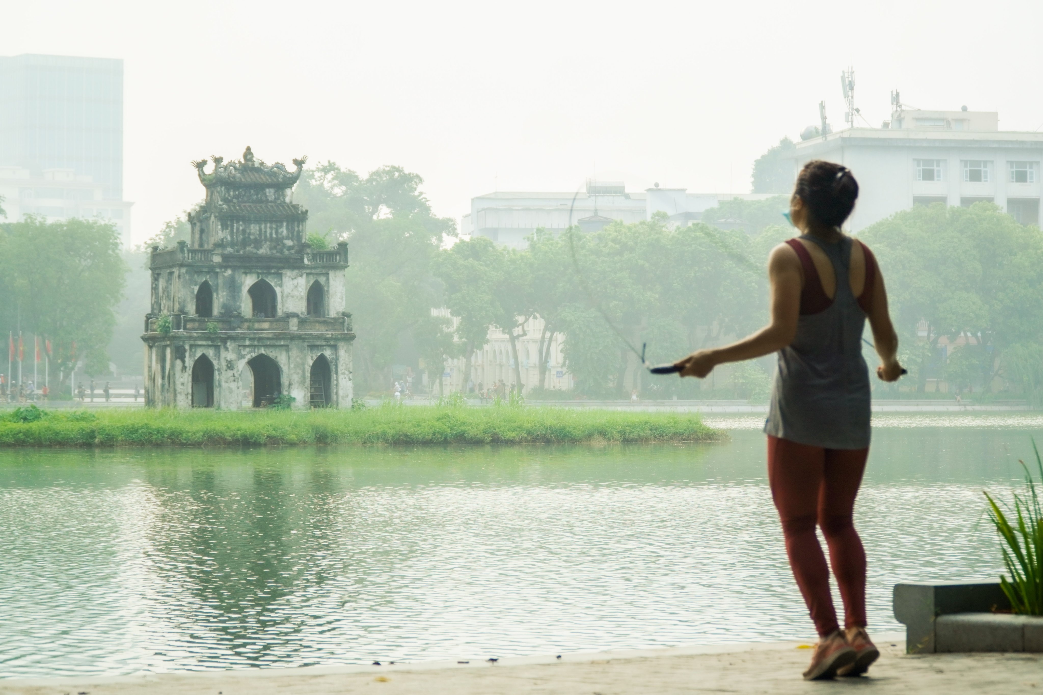 Nguoi dan Ha Noi phan khoi khi duoc chay bo, dap xe ngoai troi hinh anh