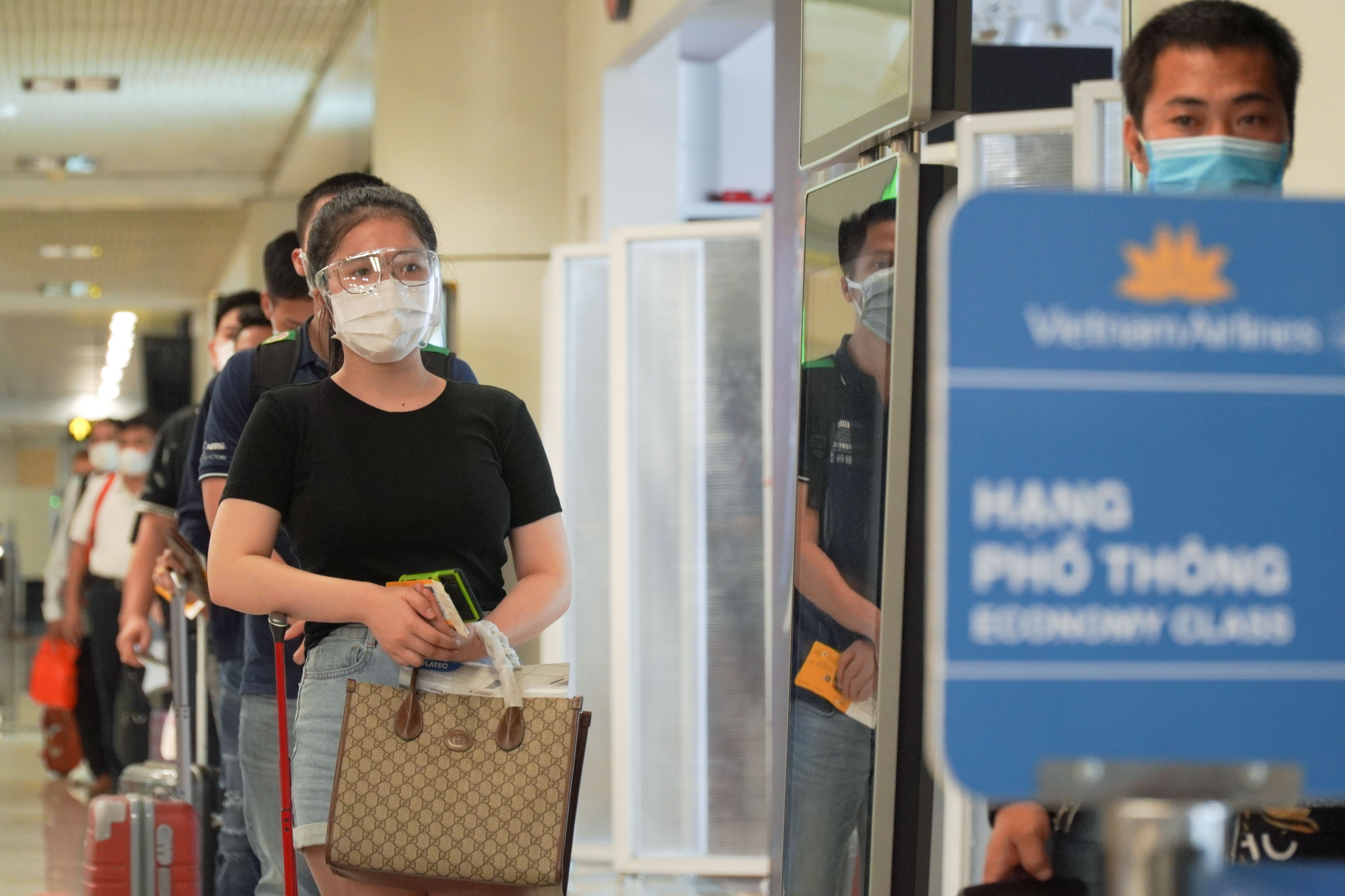 Chuyen bay thuong mai dau tien tu Ha Noi toi TP.HCM hinh anh