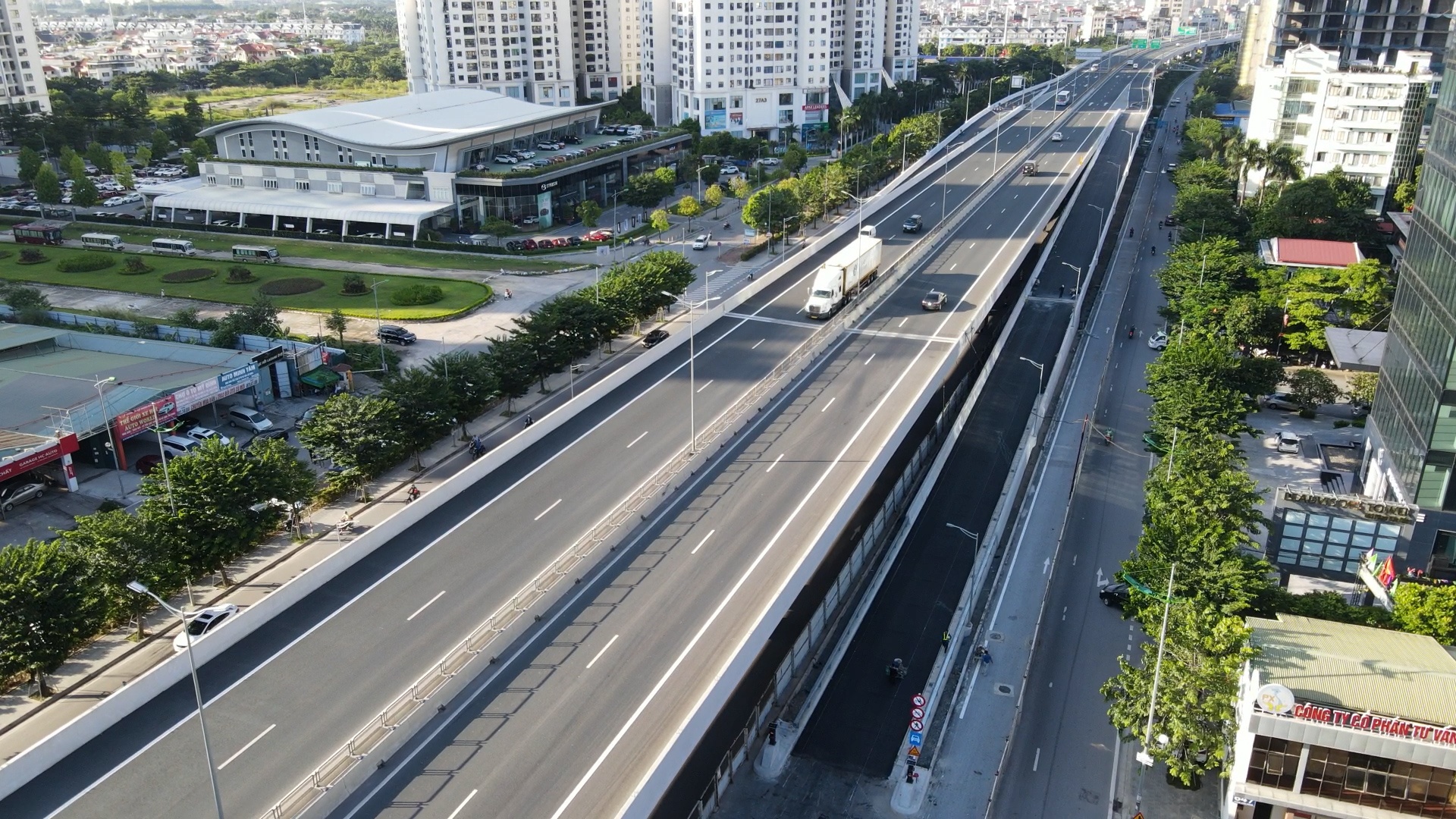 Lap vach chong on o duong vanh dai 3 tren cao hinh anh