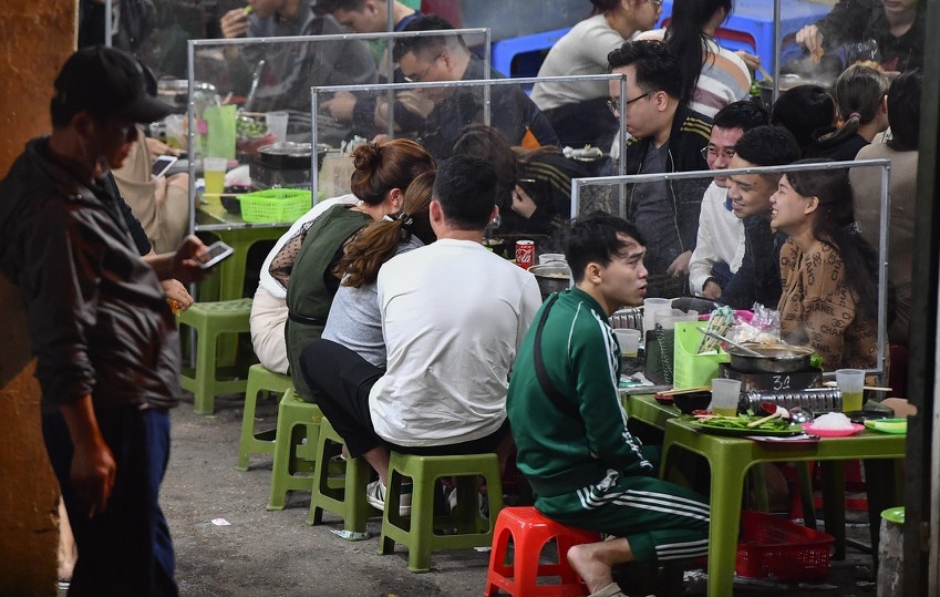 Them 3.985 nguoi mac Covid-19, 56 ca tu vong hinh anh