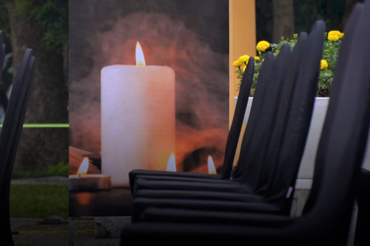 Phu vai den 300 cho ngoi tai le tuong niem nguoi tu vong vi Covid-19 hinh anh