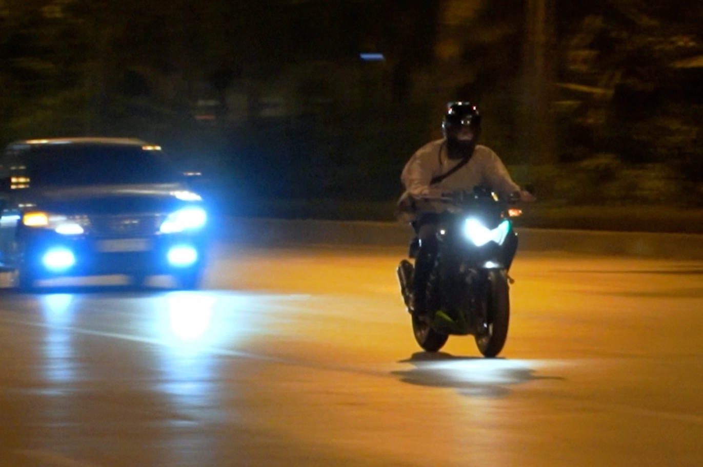 CSGT xu ly hang chuc tai xe phong nhanh, net po tren duong Vo Chi Cong hinh anh