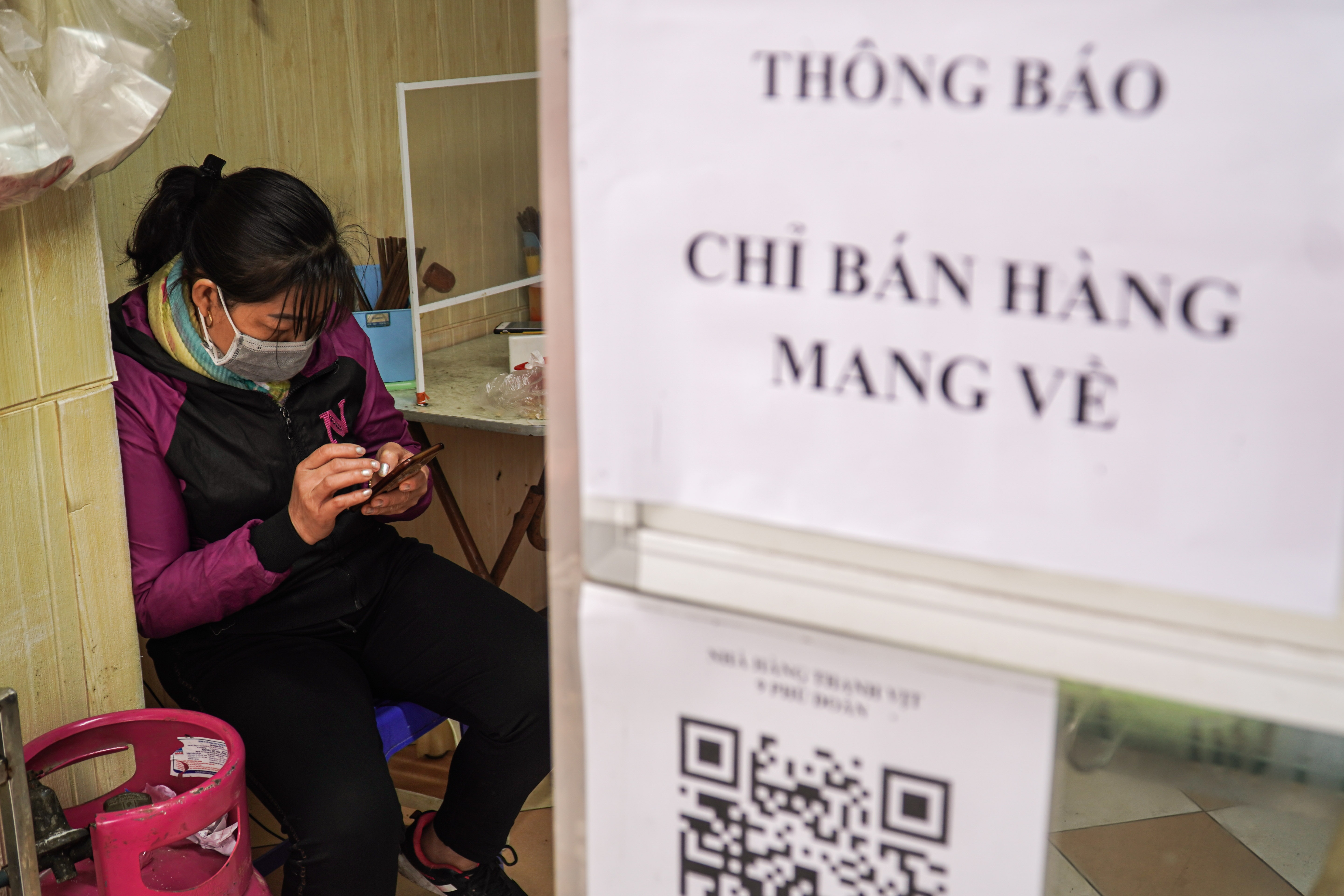 Hang quan 8 quan vung cam o thu do diu hiu sau lenh dung ban tai cho hinh anh