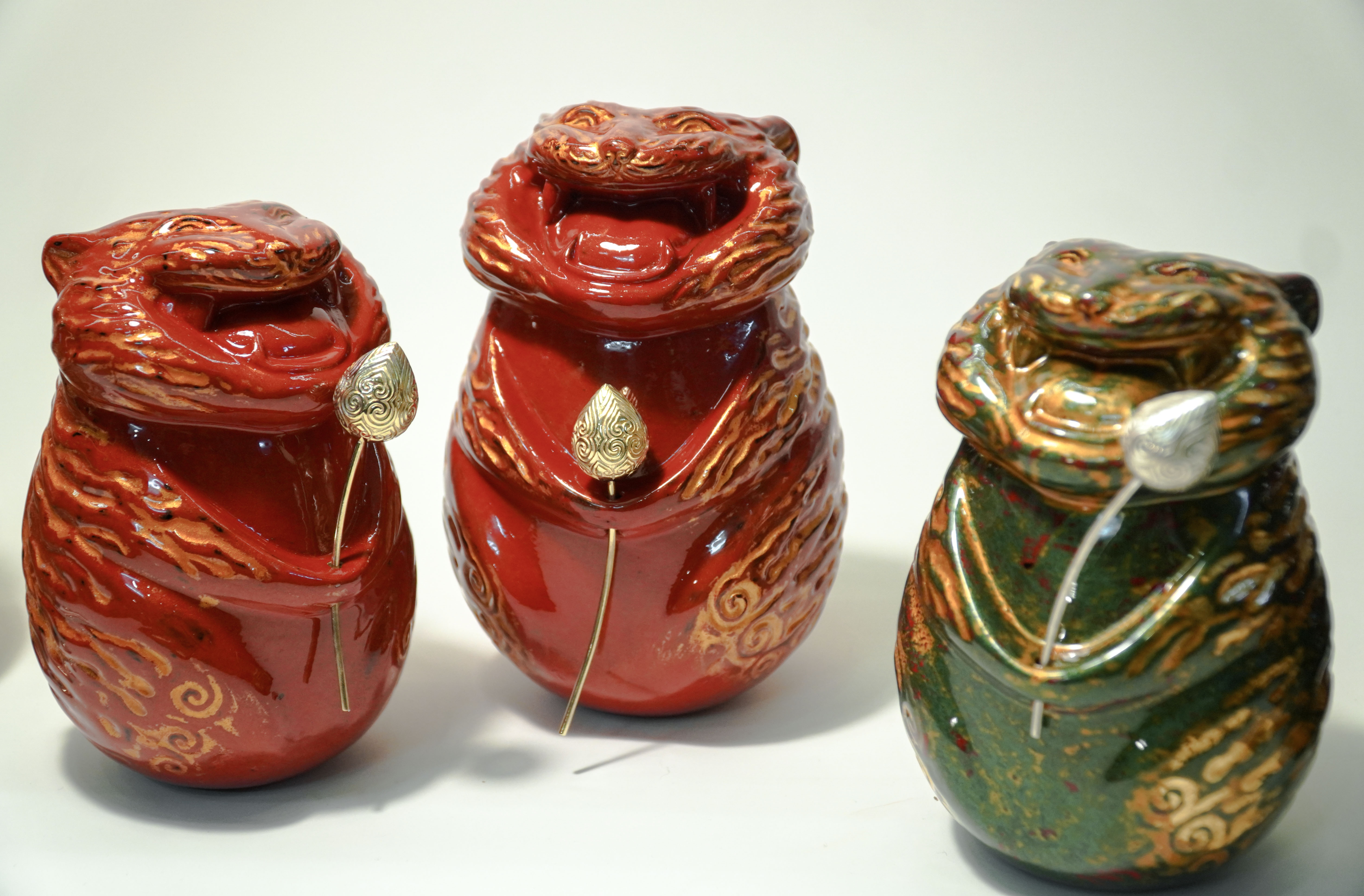 'Nham nhi Dan' cam hoa sen cho Tet hinh anh