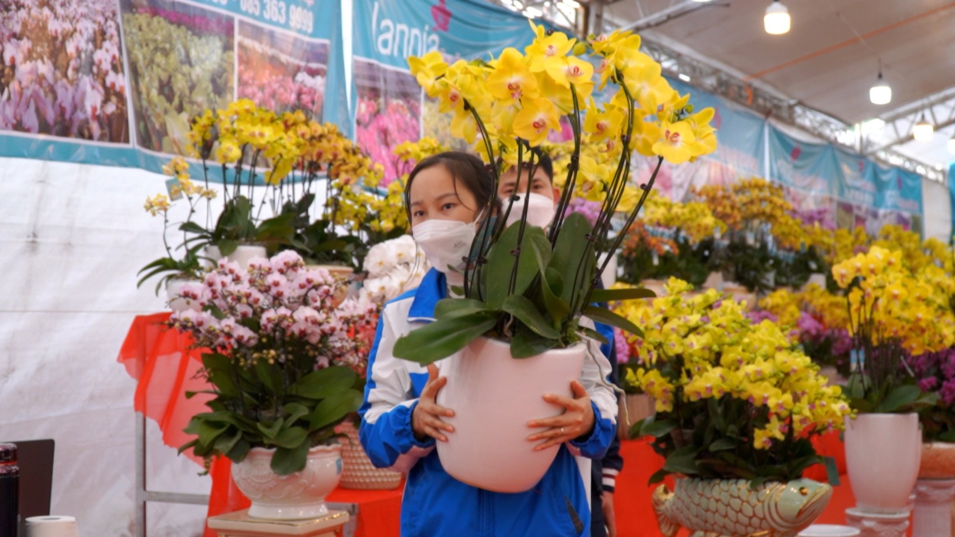 Chi tram trieu thue mat bang, tieu thuong lo mat Tet vi e am hinh anh