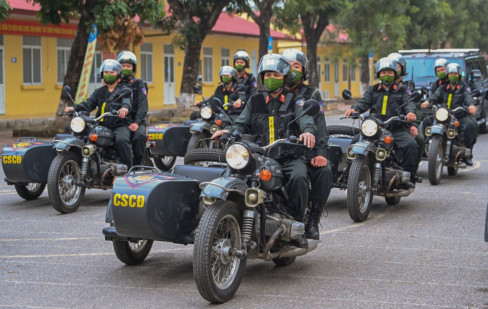 Chu tich Quoc hoi chuc Tet can bo, chien si Bo Tu lenh CSCD hinh anh