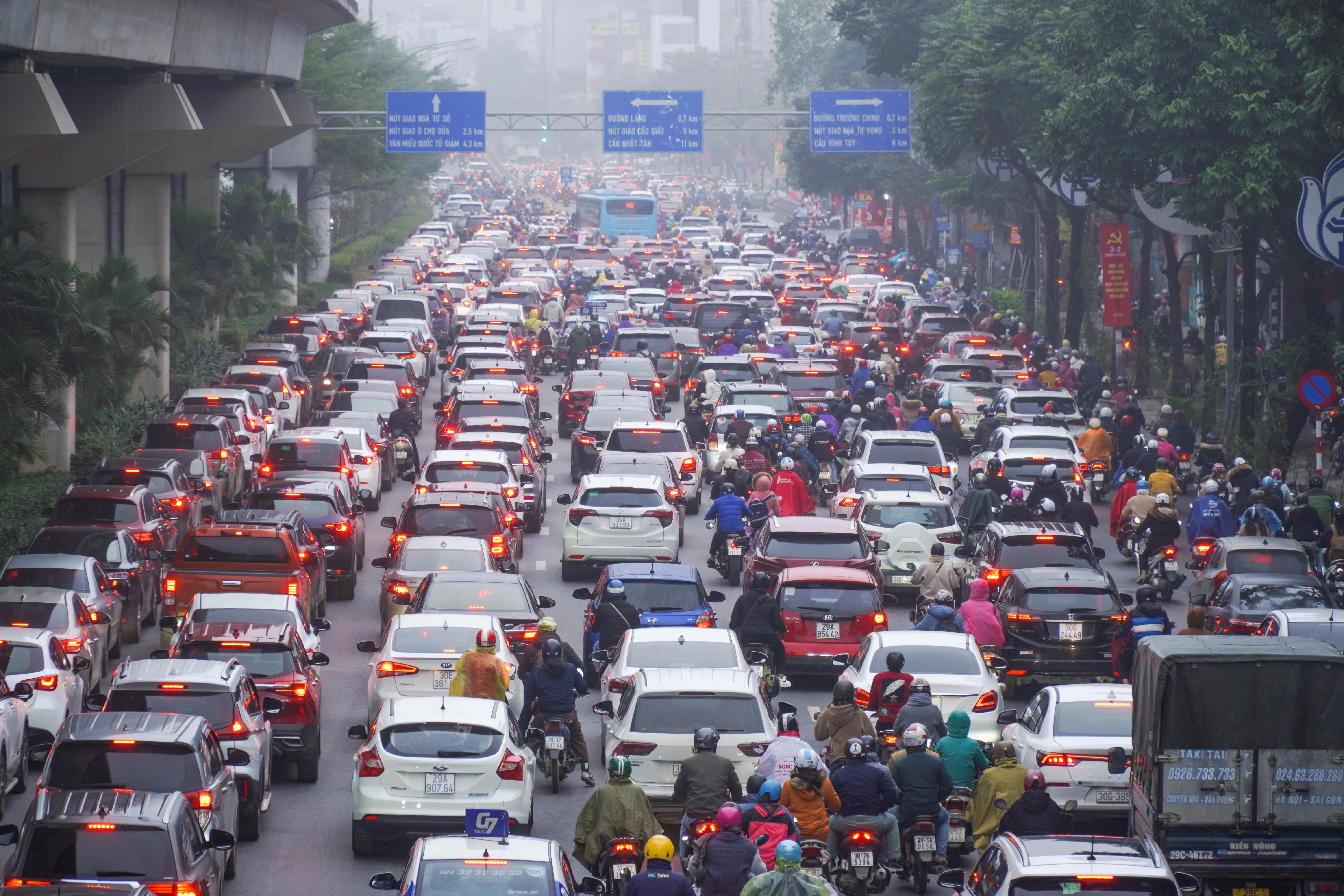 Duong pho Ha Noi kin xe co sau ky nghi Tet hinh anh