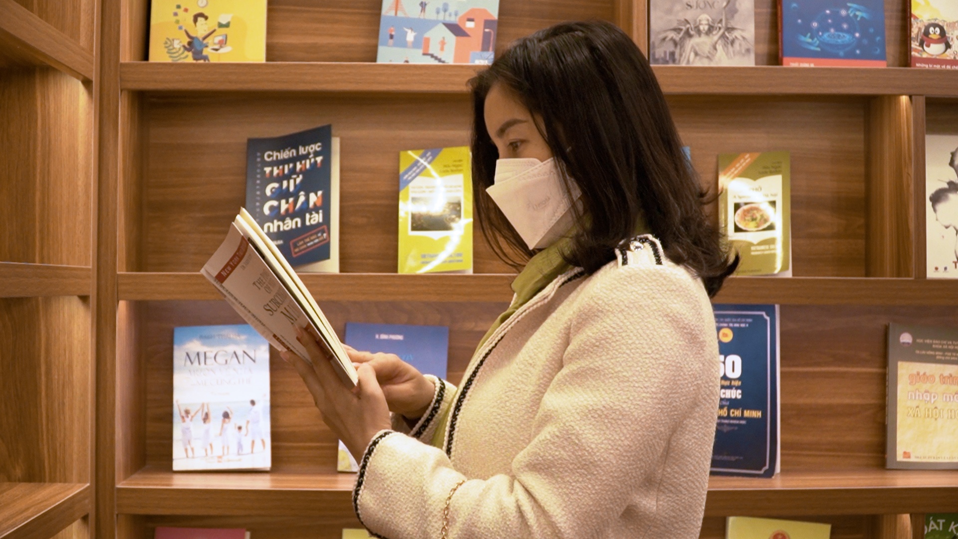 Thu quan ca phe sach ung dung cong nghe tai Ha Noi hinh anh