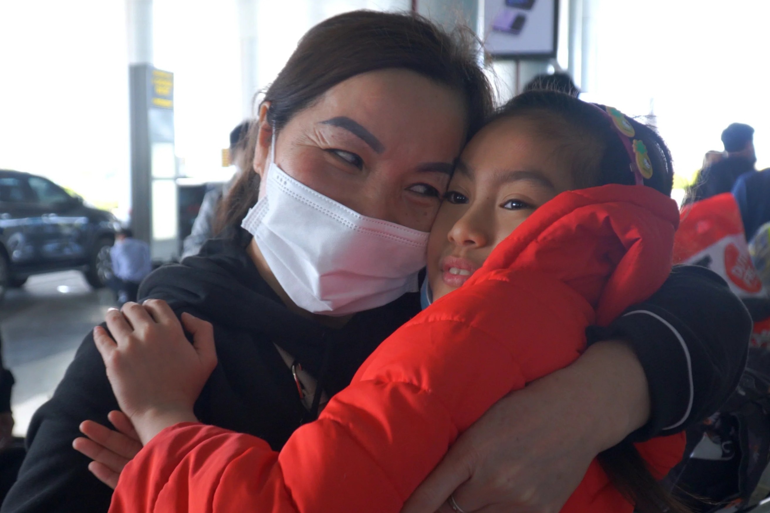 Phut trung phung cua kieu bao tro ve tu Ukraine hinh anh