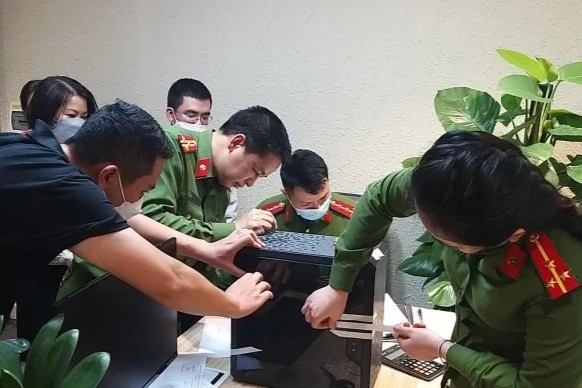 Kham xet noi lam viec cua ong Trinh Van Quyet hinh anh