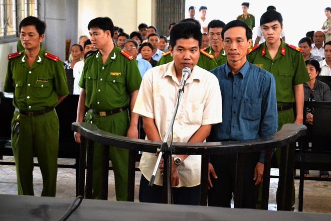 Nguyen thieu ta cong an danh chet nguoi sap hau toa hinh anh