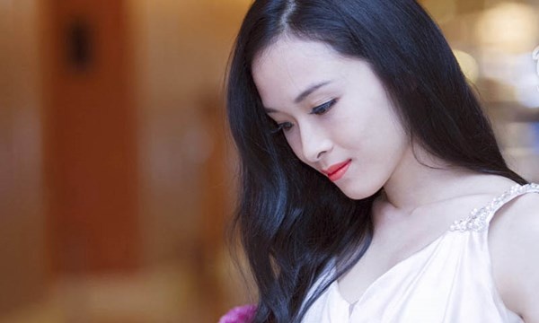 hoa hau Phuong Nga anh 1