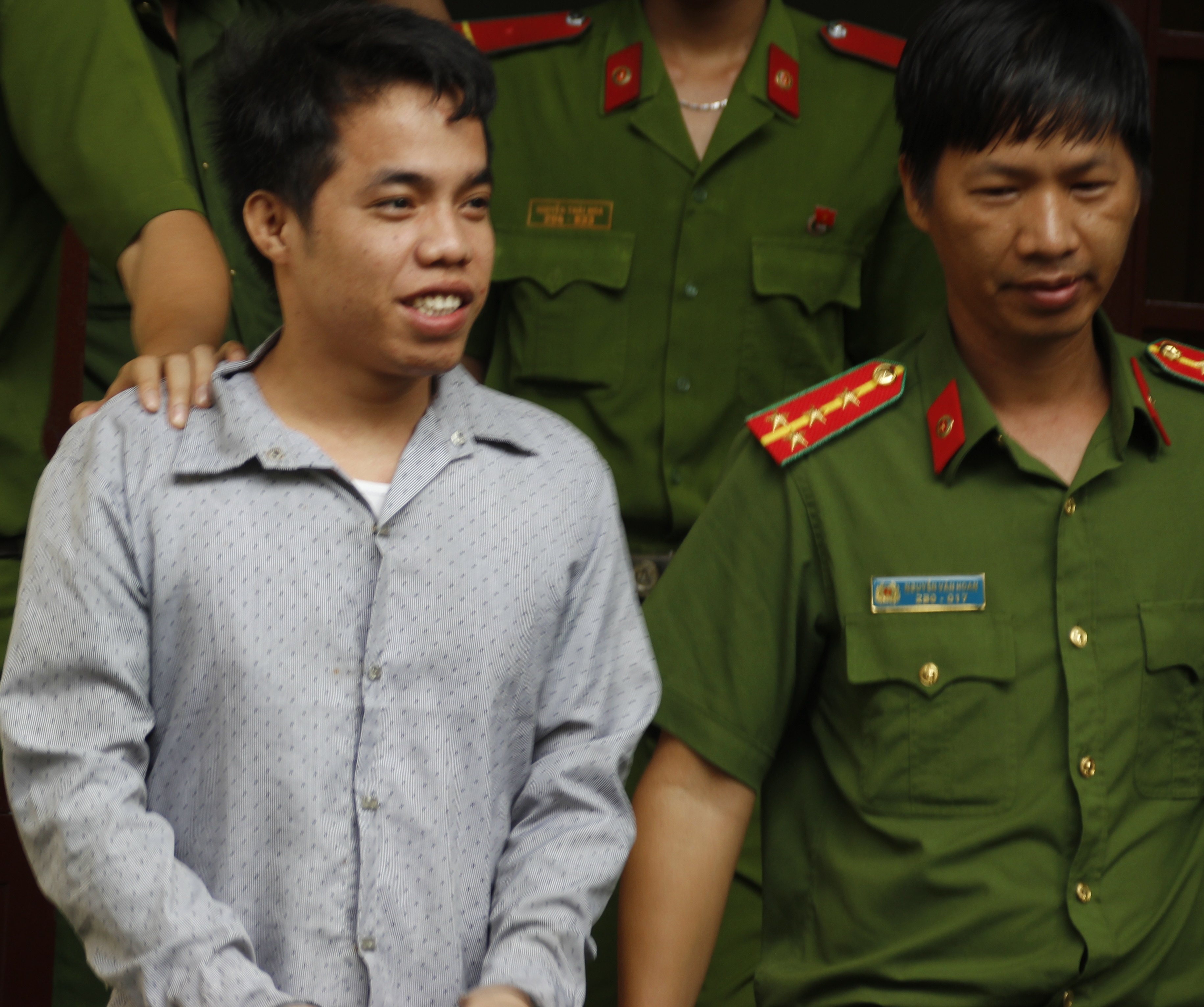 Thoat an tu hinh anh 1