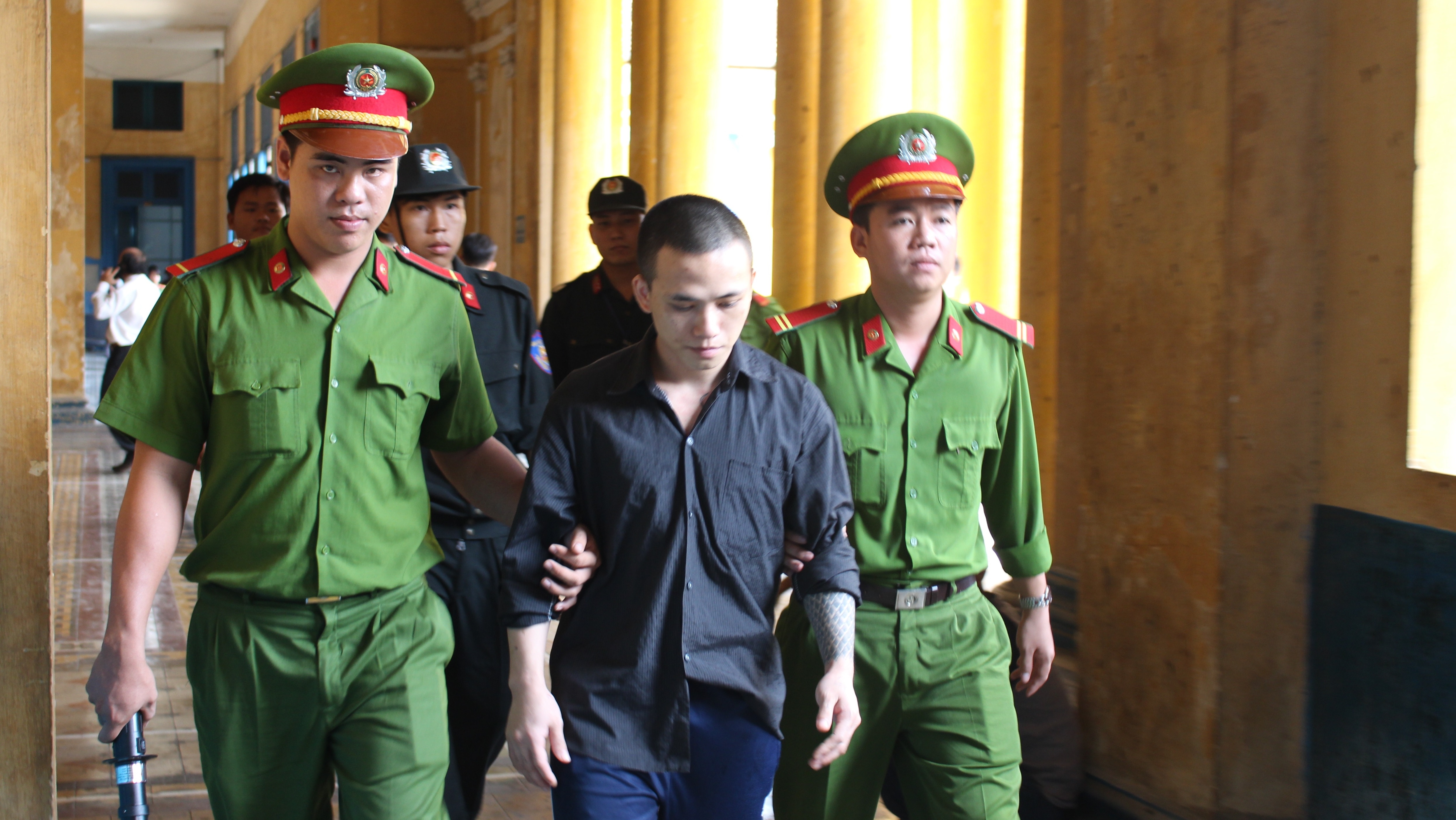 Y an tu hinh hung thu giet 2 nguoi vi mau thuan nho hinh anh