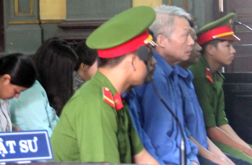 Y an cuu giam doc ngan hang lam thiet hai 600 ty hinh anh
