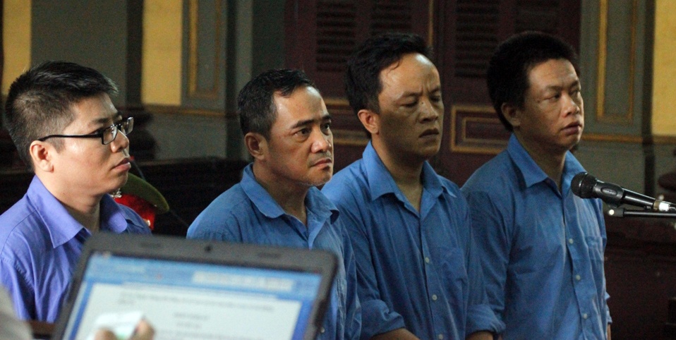 Buon lau xe oto anh 1