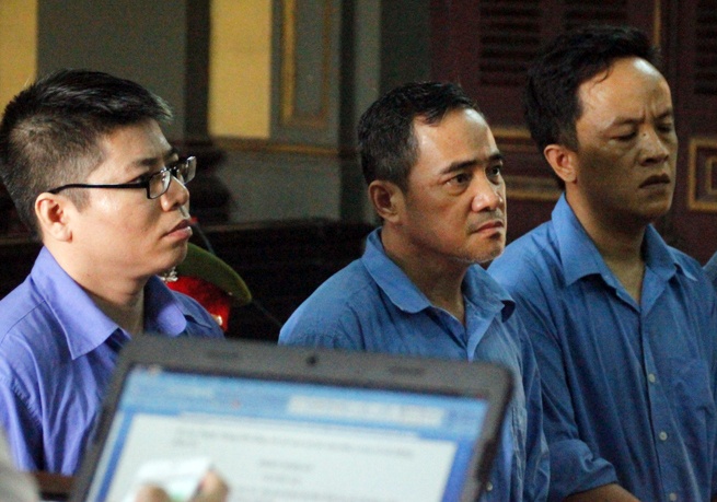 Huy ban an vu nguyen trung uy cong an buon lau oto hinh anh