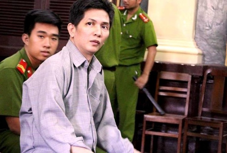 Sat hai nguoi tinh hon 10 tuoi trong khach san hinh anh