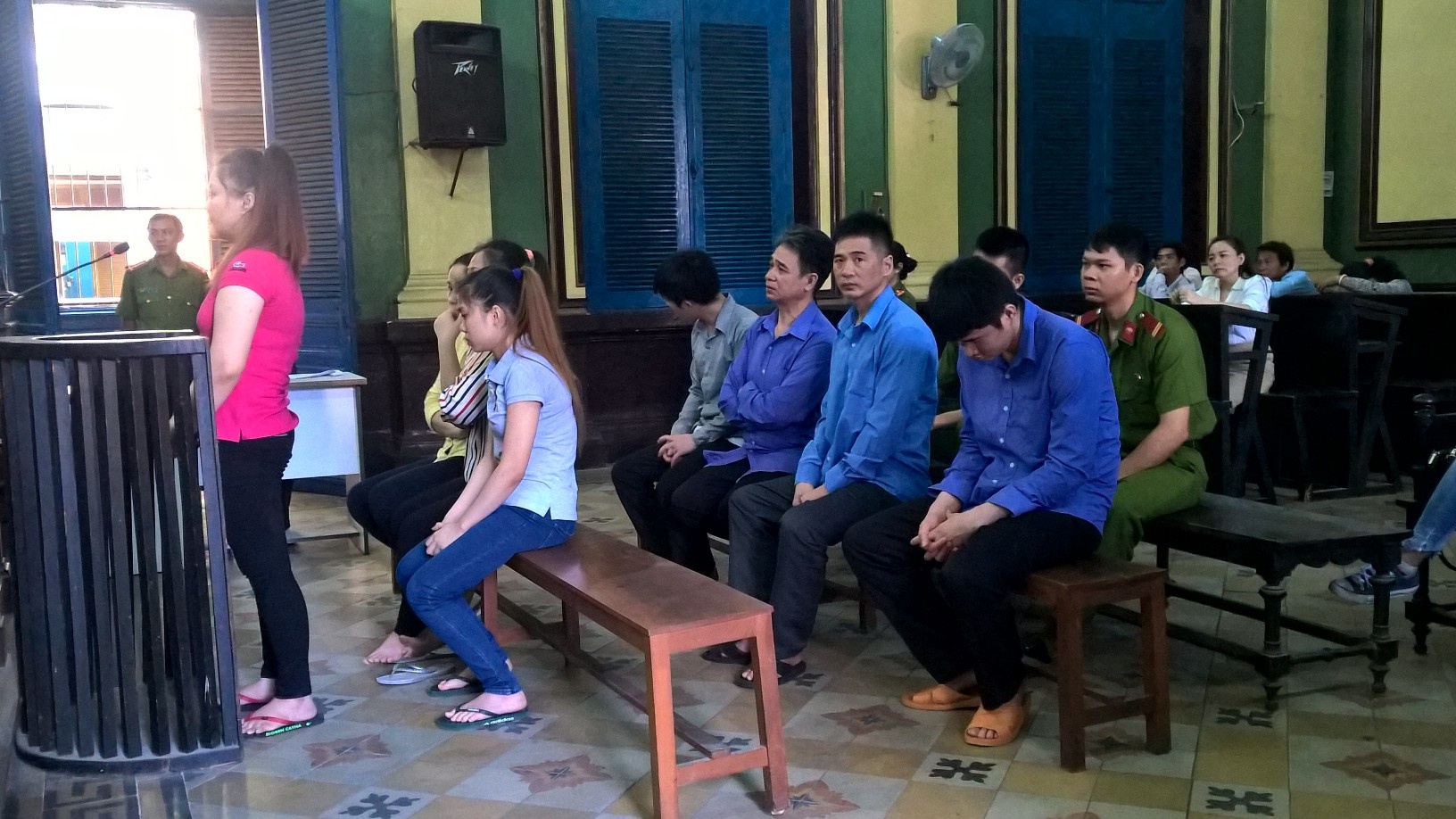 Nữ massage trộm đồ ảnh 1 Nu massage trom do anh 1