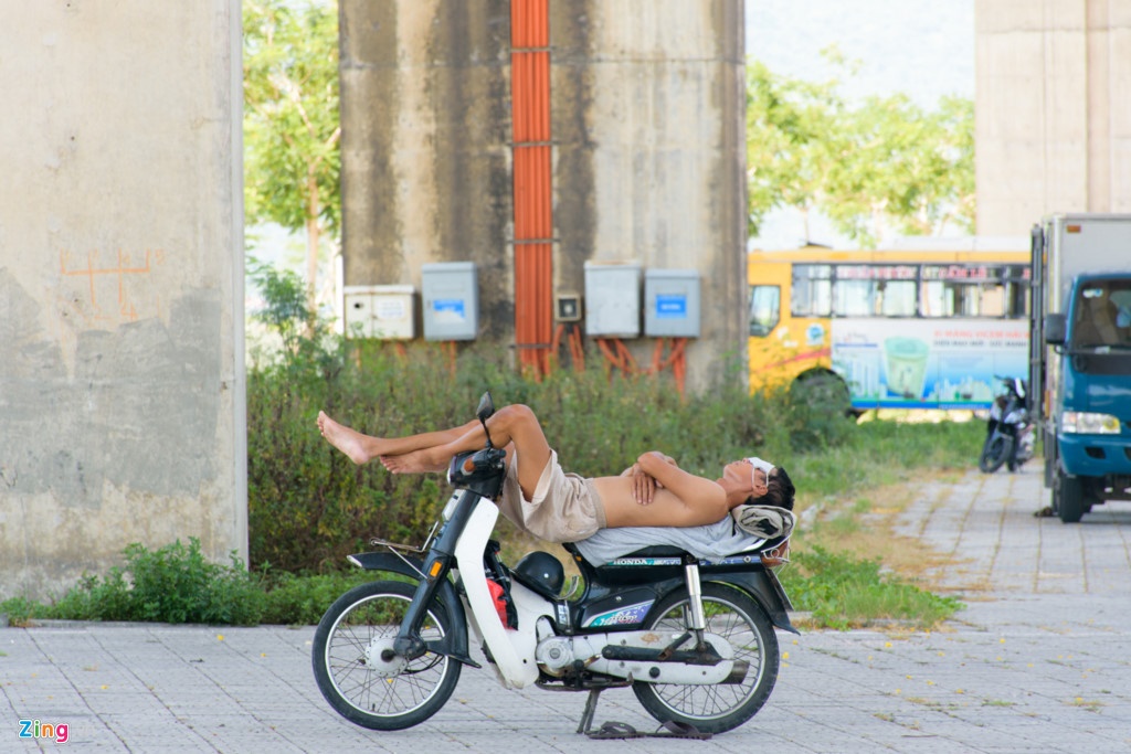 Coi tran hong mat chi khien ban nong hon hinh anh