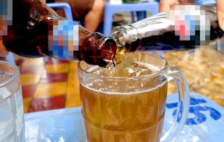 Tai sao uong nuoc ngot voi bia lai de say? hinh anh