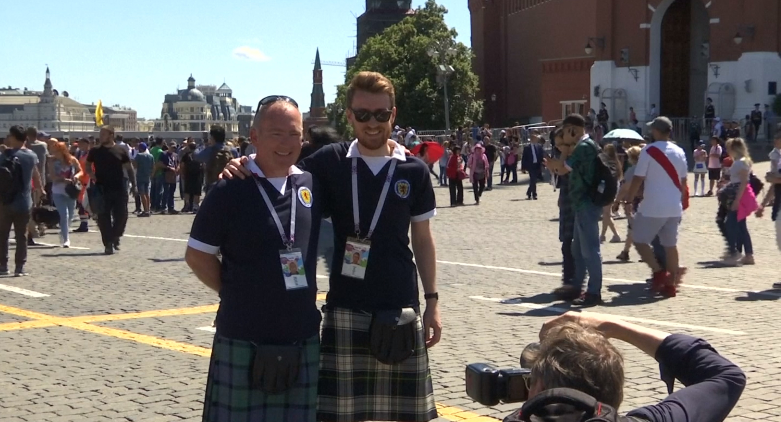 CDV Anh bat ngo khi den Nga, khong co hooligan hinh anh