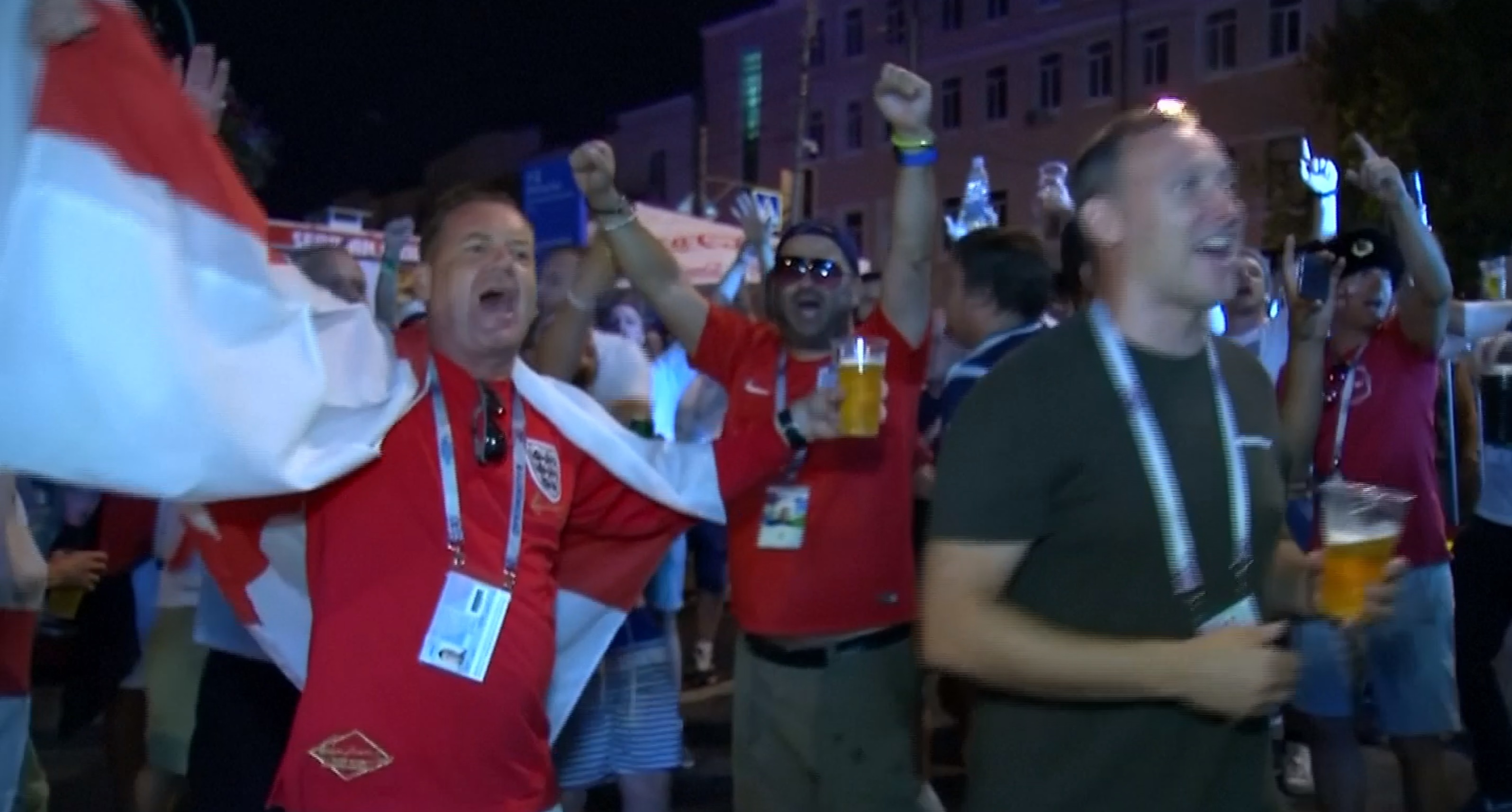 CDV Anh nhay mua suot dem an mung chien thang truoc Thuy Dien hinh anh