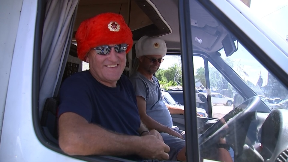 CDV Anh lai xe da ngoai den Nga de co vu cho tuyen nha hinh anh