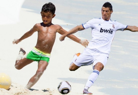 Con trai Ronaldo tro tai sut phat ghi ban giong bo hinh anh