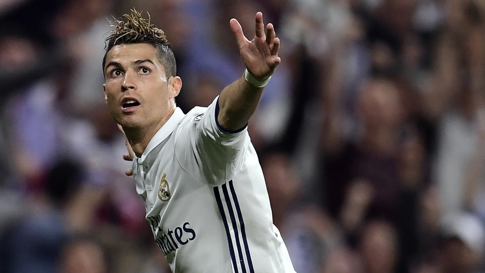 Cristiano Ronaldo dung truoc co hoi vuot mat Messi hinh anh