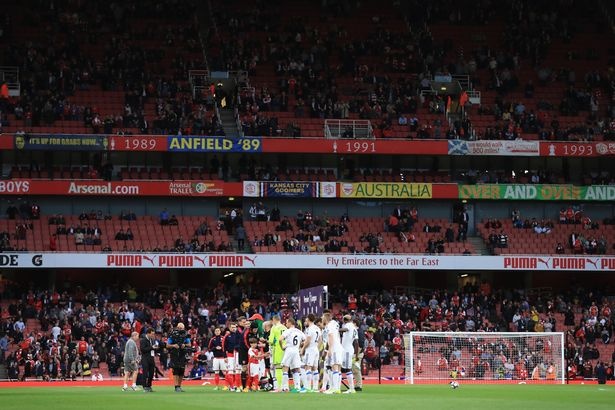 San Emirates thua thot khan gia hinh anh