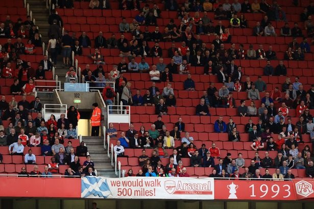 Qua that vong, 20.000 CDV Arsenal khong den san co vu doi bong hinh anh