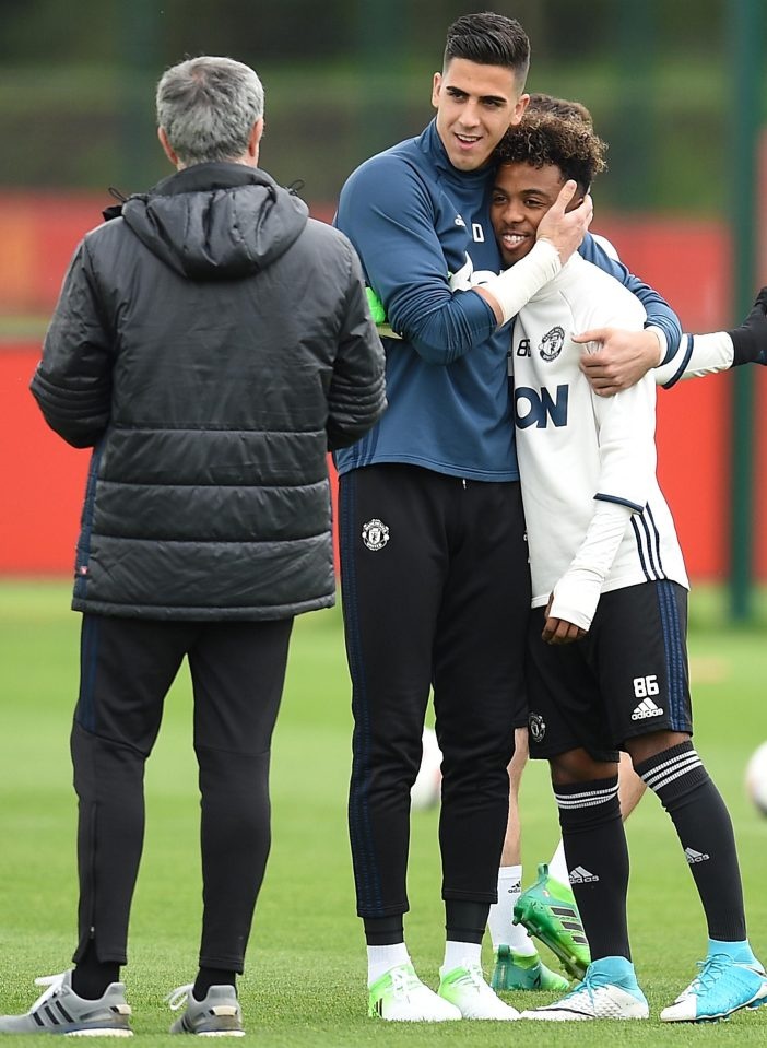 Cau thu tre MU lap ky luc anh 1