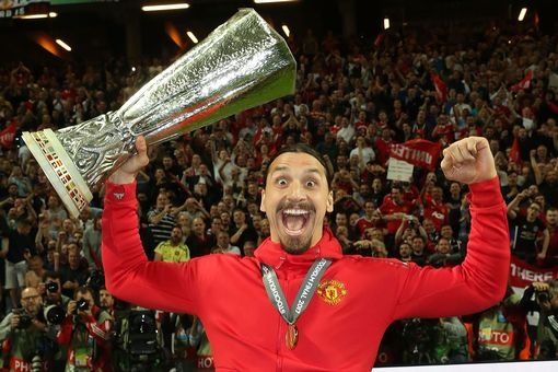 Ibrahimovic nhan duoc de nghi kho xu sau khi vo dich Europa League hinh anh