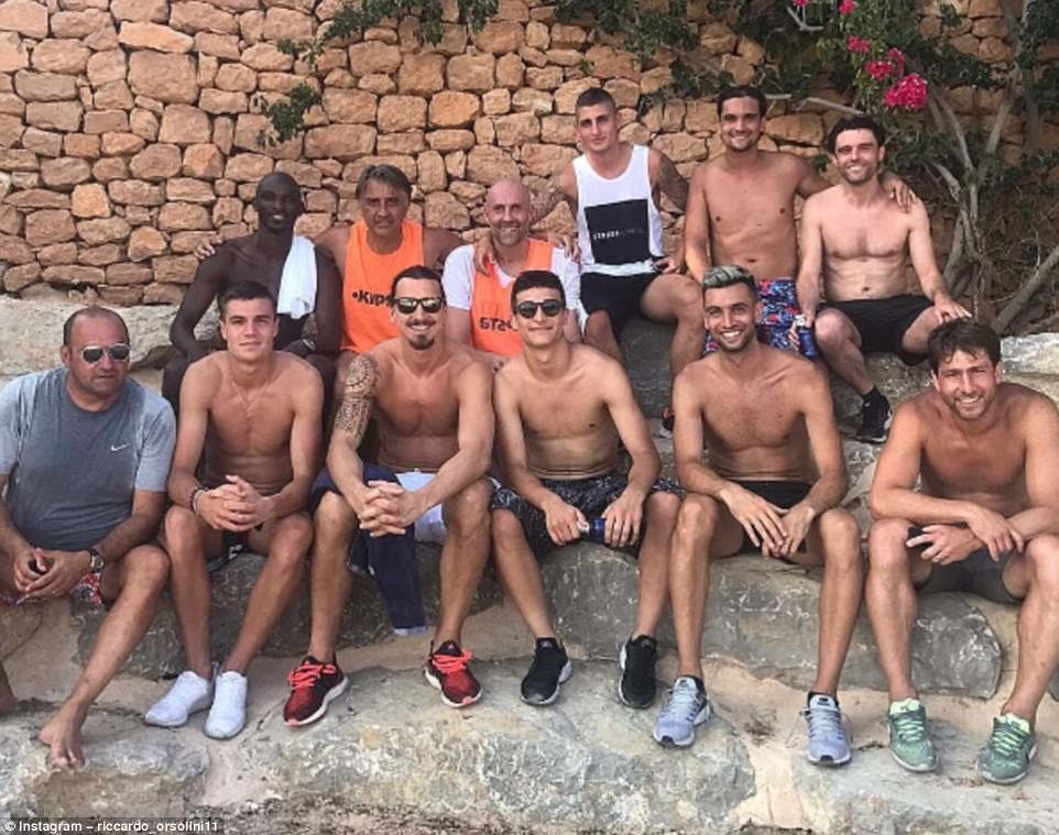 rooney lộ bụng mỡ ảnh 6 rooney lo bung mo anh 6