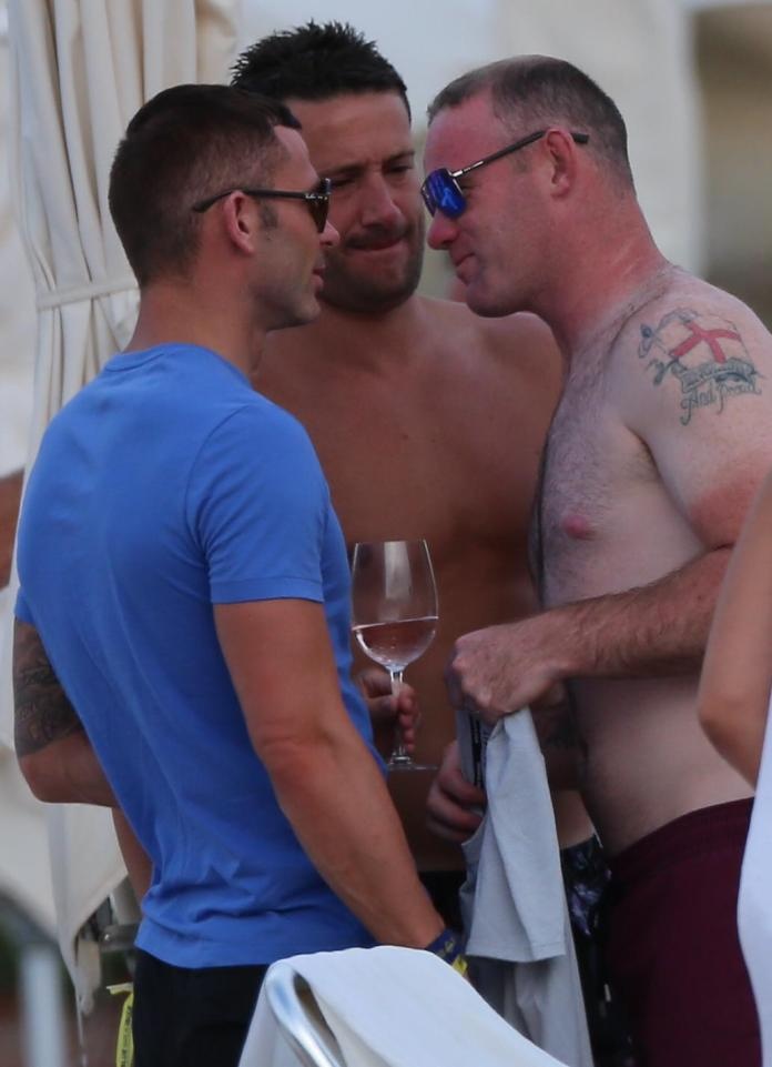 rooney lộ bụng mỡ ảnh 1 rooney lo bung mo anh 1