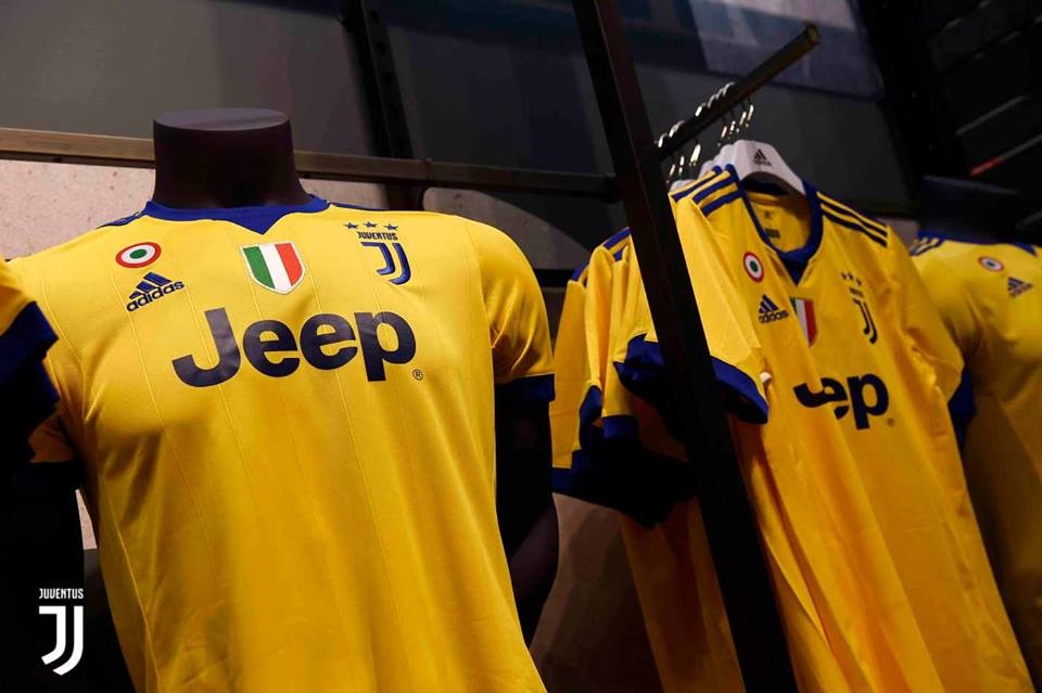 juve ra mắt áo sân khách ảnh 2 juve ra mat ao san khach anh 2