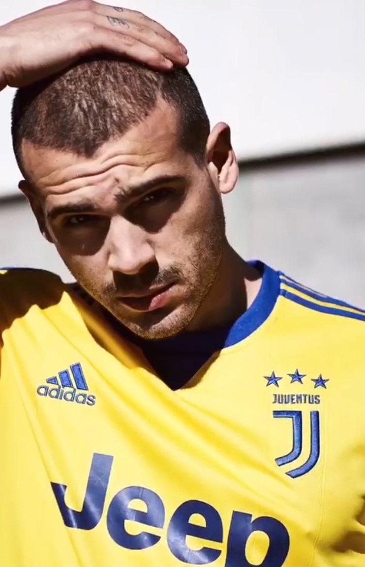 juve ra mắt áo sân khách ảnh 8 juve ra mat ao san khach anh 8